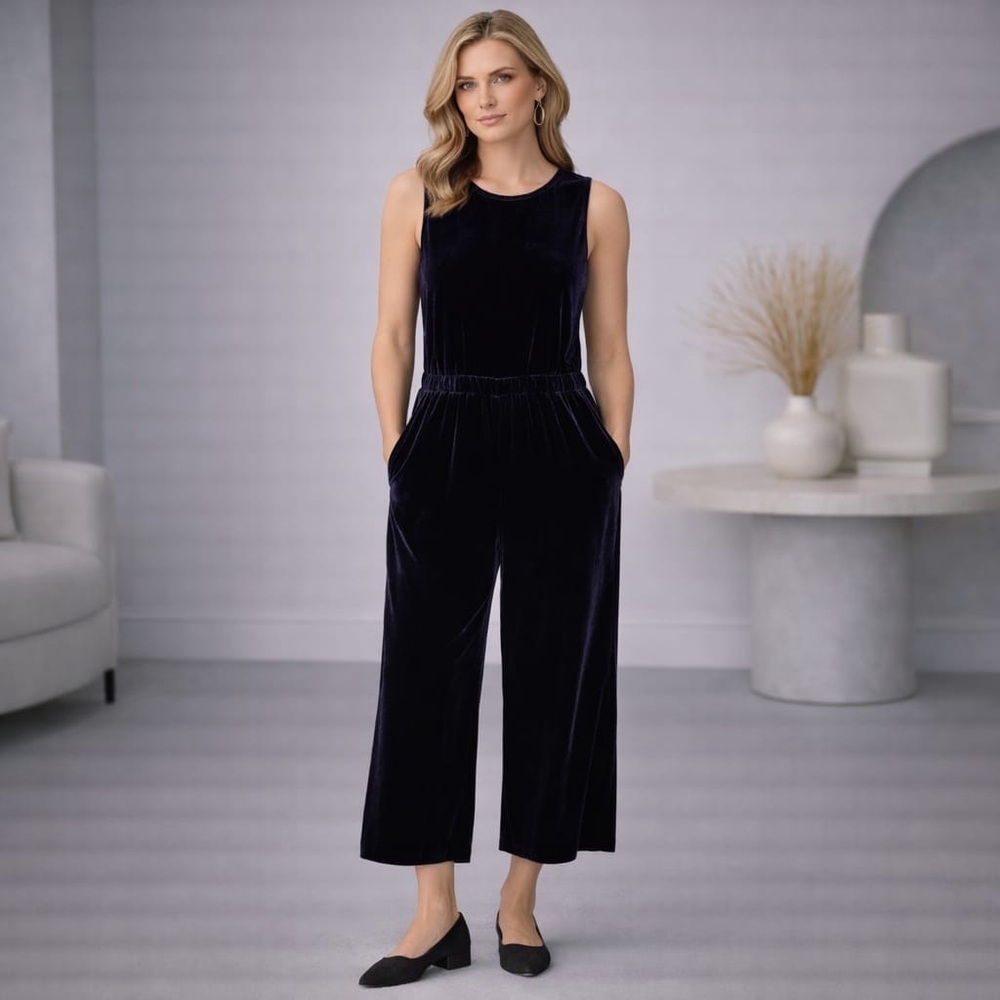 NWT EILEEN FISHER SILK Blend Velvet Wide-Leg Jumpsuit
Easy Fit Cropped Length XL